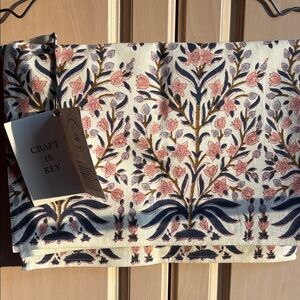 Bungalow Denmark NEW DISHTOWEL Floral Jacquard Navy & Blush NWT hostess gift